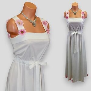 Pretty Vintage 70s Sleeveless Flower Maxi Dress